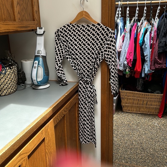 Used in great condition. Wrap dress - Picture 3 of 5